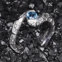Blattader-Struktur-LondonBlueTopaz-Verlobungsring-platin-basel-handgefertigt