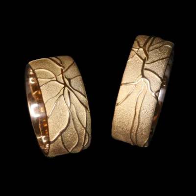 Gelbgold-RetinaRinge-breit-handgeferigt in Basel