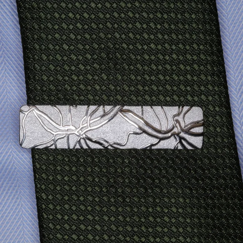 {"type":"elementor","siteurl":"https://retinadesign.com/wp-json/","elements":[{"id":"8be110f","elType":"widget","isInner":false,"isLocked":false,"settings":{"image":{"url":"https://retinadesign.com/wp-content/uploads/2025/10/tie-clip-on-tie.webp","id":21872,"size":"","alt":"","source":"library"},"height":{"unit":"px","size":264,"sizes":[]},"object-fit":"contain","image_size":"large","image_custom_dimension":{"width":"","height":""},"caption_source":"none","caption":"","link_to":"custom","link":{"url":"/herren-armschmuck","is_external":"","nofollow":"","custom_attributes":""},"open_lightbox":"default","align":"","align_tablet":"","align_mobile":"","width":{"unit":"%","size":"","sizes":[]},"width_tablet":{"unit":"%","size":"","sizes":[]},"width_mobile":{"unit":"%","size":"","sizes":[]},"space":{"unit":"%","size":"","sizes":[]},"space_tablet":{"unit":"%","size":"","sizes":[]},"space_mobile":{"unit":"%","size":"","sizes":[]},"height_tablet":{"unit":"px","size":"","sizes":[]},"height_mobile":{"unit":"px","size":"","sizes":[]},"object-fit_tablet":"","object-fit_mobile":"","object-position":"center center","object-position_tablet":"","object-position_mobile":"","opacity":{"unit":"px","size":"","sizes":[]},"css_filters_css_filter":"","css_filters_blur":{"unit":"px","size":0,"sizes":[]},"css_filters_brightness":{"unit":"px","size":100,"sizes":[]},"css_filters_contrast":{"unit":"px","size":100,"sizes":[]},"css_filters_saturate":{"unit":"px","size":100,"sizes":[]},"css_filters_hue":{"unit":"px","size":0,"sizes":[]},"opacity_hover":{"unit":"px","size":"","sizes":[]},"css_filters_hover_css_filter":"","css_filters_hover_blur":{"unit":"px","size":0,"sizes":[]},"css_filters_hover_brightness":{"unit":"px","size":100,"sizes":[]},"css_filters_hover_contrast":{"unit":"px","size":100,"sizes":[]},"css_filters_hover_saturate":{"unit":"px","size":100,"sizes":[]},"css_filters_hover_hue":{"unit":"px","size":0,"sizes":[]},"background_hover_transition":{"unit":"px","size":"","sizes":[]},"hover_animation":"","image_border_border":"","image_border_width":{"unit":"px","top":"","right":"","bottom":"","left":"","isLinked":true},"image_border_width_tablet":{"unit":"px","top":"","right":"","bottom":"","left":"","isLinked":true},"image_border_width_mobile":{"unit":"px","top":"","right":"","bottom":"","left":"","isLinked":true},"image_border_color":"","image_border_radius":{"unit":"px","top":"","right":"","bottom":"","left":"","isLinked":true},"image_border_radius_tablet":{"unit":"px","top":"","right":"","bottom":"","left":"","isLinked":true},"image_border_radius_mobile":{"unit":"px","top":"","right":"","bottom":"","left":"","isLinked":true},"image_box_shadow_box_shadow_type":"","image_box_shadow_box_shadow":{"horizontal":0,"vertical":0,"blur":10,"spread":0,"color":"rgba(0,0,0,0.5)"},"caption_align":"","caption_align_tablet":"","caption_align_mobile":"","text_color":"","caption_background_color":"","caption_typography_typography":"","caption_typography_font_family":"","caption_typography_font_size":{"unit":"px","size":"","sizes":[]},"caption_typography_font_size_tablet":{"unit":"px","size":"","sizes":[]},"caption_typography_font_size_mobile":{"unit":"px","size":"","sizes":[]},"caption_typography_font_weight":"","caption_typography_text_transform":"","caption_typography_font_style":"","caption_typography_text_decoration":"","caption_typography_line_height":{"unit":"px","size":"","sizes":[]},"caption_typography_line_height_tablet":{"unit":"em","size":"","sizes":[]},"caption_typography_line_height_mobile":{"unit":"em","size":"","sizes":[]},"caption_typography_letter_spacing":{"unit":"px","size":"","sizes":[]},"caption_typography_letter_spacing_tablet":{"unit":"px","size":"","sizes":[]},"caption_typography_letter_spacing_mobile":{"unit":"px","size":"","sizes":[]},"caption_typography_word_spacing":{"unit":"px","size":"","sizes":[]},"caption_typography_word_spacing_tablet":{"unit":"em","size":"","sizes":[]},"caption_typography_word_spacing_mobile":{"unit":"em","size":"","sizes":[]},"caption_text_shadow_text_shadow_type":"","caption_text_shadow_text_shadow":{"horizontal":0,"vertical":0,"blur":10,"color":"rgba(0,0,0,0.3)"},"caption_space":{"unit":"px","size":"","sizes":[]},"caption_space_tablet":{"unit":"px","size":"","sizes":[]},"caption_space_mobile":{"unit":"px","size":"","sizes":[]},"_title":"","_margin":{"unit":"px","top":"","right":"","bottom":"","left":"","isLinked":true},"_margin_tablet":{"unit":"px","top":"","right":"","bottom":"","left":"","isLinked":true},"_margin_mobile":{"unit":"px","top":"","right":"","bottom":"","left":"","isLinked":true},"_padding":{"unit":"px","top":"","right":"","bottom":"","left":"","isLinked":true},"_padding_tablet":{"unit":"px","top":"","right":"","bottom":"","left":"","isLinked":true},"_padding_mobile":{"unit":"px","top":"","right":"","bottom":"","left":"","isLinked":true},"_element_width":"","_element_width_tablet":"","_element_width_mobile":"","_element_custom_width":{"unit":"%","size":"","sizes":[]},"_element_custom_width_tablet":{"unit":"px","size":"","sizes":[]},"_element_custom_width_mobile":{"unit":"px","size":"","sizes":[]},"_grid_column":"","_grid_column_tablet":"","_grid_column_mobile":"","_grid_column_custom":"","_grid_column_custom_tablet":"","_grid_column_custom_mobile":"","_grid_row":"","_grid_row_tablet":"","_grid_row_mobile":"","_grid_row_custom":"","_grid_row_custom_tablet":"","_grid_row_custom_mobile":"","_flex_align_self":"","_flex_align_self_tablet":"","_flex_align_self_mobile":"","_flex_order":"","_flex_order_tablet":"","_flex_order_mobile":"","_flex_order_custom":"","_flex_order_custom_tablet":"","_flex_order_custom_mobile":"","_flex_size":"","_flex_size_tablet":"","_flex_size_mobile":"","_flex_grow":1,"_flex_grow_tablet":"","_flex_grow_mobile":"","_flex_shrink":1,"_flex_shrink_tablet":"","_flex_shrink_mobile":"","_element_vertical_align":"","_element_vertical_align_tablet":"","_element_vertical_align_mobile":"","_position":"","_offset_orientation_h":"start","_offset_x":{"unit":"px","size":0,"sizes":[]},"_offset_x_tablet":{"unit":"px","size":"","sizes":[]},"_offset_x_mobile":{"unit":"px","size":"","sizes":[]},"_offset_x_end":{"unit":"px","size":0,"sizes":[]},"_offset_x_end_tablet":{"unit":"px","size":"","sizes":[]},"_offset_x_end_mobile":{"unit":"px","size":"","sizes":[]},"_offset_orientation_v":"start","_offset_y":{"unit":"px","size":0,"sizes":[]},"_offset_y_tablet":{"unit":"px","size":"","sizes":[]},"_offset_y_mobile":{"unit":"px","size":"","sizes":[]},"_offset_y_end":{"unit":"px","size":0,"sizes":[]},"_offset_y_end_tablet":{"unit":"px","size":"","sizes":[]},"_offset_y_end_mobile":{"unit":"px","size":"","sizes":[]},"_z_index":"","_z_index_tablet":"","_z_index_mobile":"","_element_id":"","_css_classes":"","e_display_conditions":"","_element_cache":"","motion_fx_motion_fx_scrolling":"","motion_fx_translateY_effect":"","motion_fx_translateY_direction":"","motion_fx_translateY_speed":{"unit":"px","size":4,"sizes":[]},"motion_fx_translateY_affectedRange":{"unit":"%","size":"","sizes":{"start":0,"end":100}},"motion_fx_translateX_effect":"","motion_fx_translateX_direction":"","motion_fx_translateX_speed":{"unit":"px","size":4,"sizes":[]},"motion_fx_translateX_affectedRange":{"unit":"%","size":"","sizes":{"start":0,"end":100}},"motion_fx_opacity_effect":"","motion_fx_opacity_direction":"out-in","motion_fx_opacity_level":{"unit":"px","size":10,"sizes":[]},"motion_fx_opacity_range":{"unit":"%","size":"","sizes":{"start":20,"end":80}},"motion_fx_blur_effect":"","motion_fx_blur_direction":"out-in","motion_fx_blur_level":{"unit":"px","size":7,"sizes":[]},"motion_fx_blur_range":{"unit":"%","size":"","sizes":{"start":20,"end":80}},"motion_fx_rotateZ_effect":"","motion_fx_rotateZ_direction":"","motion_fx_rotateZ_speed":{"unit":"px","size":1,"sizes":[]},"motion_fx_rotateZ_affectedRange":{"unit":"%","size":"","sizes":{"start":0,"end":100}},"motion_fx_scale_effect":"","motion_fx_scale_direction":"out-in","motion_fx_scale_speed":{"unit":"px","size":4,"sizes":[]},"motion_fx_scale_range":{"unit":"%","size":"","sizes":{"start":20,"end":80}},"motion_fx_transform_origin_x":"center","motion_fx_transform_origin_y":"center","motion_fx_devices":["desktop","tablet","mobile"],"motion_fx_range":"","motion_fx_motion_fx_mouse":"","motion_fx_mouseTrack_effect":"","motion_fx_mouseTrack_direction":"","motion_fx_mouseTrack_speed":{"unit":"px","size":1,"sizes":[]},"motion_fx_tilt_effect":"","motion_fx_tilt_direction":"","motion_fx_tilt_speed":{"unit":"px","size":4,"sizes":[]},"handle_motion_fx_asset_loading":"","sticky":"","sticky_on":["desktop","tablet","mobile"],"sticky_offset":0,"sticky_offset_tablet":"","sticky_offset_mobile":"","sticky_effects_offset":0,"sticky_effects_offset_tablet":"","sticky_effects_offset_mobile":"","sticky_anchor_link_offset":0,"sticky_anchor_link_offset_tablet":"","sticky_anchor_link_offset_mobile":"","sticky_parent":"","_animation":"","_animation_tablet":"","_animation_mobile":"","animation_duration":"","_animation_delay":"","_transform_rotate_popover":"","_transform_rotateZ_effect":{"unit":"px","size":"","sizes":[]},"_transform_rotateZ_effect_tablet":{"unit":"deg","size":"","sizes":[]},"_transform_rotateZ_effect_mobile":{"unit":"deg","size":"","sizes":[]},"_transform_rotate_3d":"","_transform_rotateX_effect":{"unit":"px","size":"","sizes":[]},"_transform_rotateX_effect_tablet":{"unit":"deg","size":"","sizes":[]},"_transform_rotateX_effect_mobile":{"unit":"deg","size":"","sizes":[]},"_transform_rotateY_effect":{"unit":"px","size":"","sizes":[]},"_transform_rotateY_effect_tablet":{"unit":"deg","size":"","sizes":[]},"_transform_rotateY_effect_mobile":{"unit":"deg","size":"","sizes":[]},"_transform_perspective_effect":{"unit":"px","size":"","sizes":[]},"_transform_perspective_effect_tablet":{"unit":"px","size":"","sizes":[]},"_transform_perspective_effect_mobile":{"unit":"px","size":"","sizes":[]},"_transform_translate_popover":"","_transform_translateX_effect":{"unit":"px","size":"","sizes":[]},"_transform_translateX_effect_tablet":{"unit":"px","size":"","sizes":[]},"_transform_translateX_effect_mobile":{"unit":"px","size":"","sizes":[]},"_transform_translateY_effect":{"unit":"px","size":"","sizes":[]},"_transform_translateY_effect_tablet":{"unit":"px","size":"","sizes":[]},"_transform_translateY_effect_mobile":{"unit":"px","size":"","sizes":[]},"_transform_scale_popover":"","_transform_keep_proportions":"yes","_transform_scale_effect":{"unit":"px","size":"","sizes":[]},"_transform_scale_effect_tablet":{"unit":"px","size":"","sizes":[]},"_transform_scale_effect_mobile":{"unit":"px","size":"","sizes":[]},"_transform_scaleX_effect":{"unit":"px","size":"","sizes":[]},"_transform_scaleX_effect_tablet":{"unit":"px","size":"","sizes":[]},"_transform_scaleX_effect_mobile":{"unit":"px","size":"","sizes":[]},"_transform_scaleY_effect":{"unit":"px","size":"","sizes":[]},"_transform_scaleY_effect_tablet":{"unit":"px","size":"","sizes":[]},"_transform_scaleY_effect_mobile":{"unit":"px","size":"","sizes":[]},"_transform_skew_popover":"","_transform_skewX_effect":{"unit":"px","size":"","sizes":[]},"_transform_skewX_effect_tablet":{"unit":"deg","size":"","sizes":[]},"_transform_skewX_effect_mobile":{"unit":"deg","size":"","sizes":[]},"_transform_skewY_effect":{"unit":"px","size":"","sizes":[]},"_transform_skewY_effect_tablet":{"unit":"deg","size":"","sizes":[]},"_transform_skewY_effect_mobile":{"unit":"deg","size":"","sizes":[]},"_transform_flipX_effect":"","_transform_flipY_effect":"","_transform_rotate_popover_hover":"","_transform_rotateZ_effect_hover":{"unit":"px","size":"","sizes":[]},"_transform_rotateZ_effect_hover_tablet":{"unit":"deg","size":"","sizes":[]},"_transform_rotateZ_effect_hover_mobile":{"unit":"deg","size":"","sizes":[]},"_transform_rotate_3d_hover":"","_transform_rotateX_effect_hover":{"unit":"px","size":"","sizes":[]},"_transform_rotateX_effect_hover_tablet":{"unit":"deg","size":"","sizes":[]},"_transform_rotateX_effect_hover_mobile":{"unit":"deg","size":"","sizes":[]},"_transform_rotateY_effect_hover":{"unit":"px","size":"","sizes":[]},"_transform_rotateY_effect_hover_tablet":{"unit":"deg","size":"","sizes":[]},"_transform_rotateY_effect_hover_mobile":{"unit":"deg","size":"","sizes":[]},"_transform_perspective_effect_hover":{"unit":"px","size":"","sizes":[]},"_transform_perspective_effect_hover_tablet":{"unit":"px","size":"","sizes":[]},"_transform_perspective_effect_hover_mobile":{"unit":"px","size":"","sizes":[]},"_transform_translate_popover_hover":"","_transform_translateX_effect_hover":{"unit":"px","size":"","sizes":[]},"_transform_translateX_effect_hover_tablet":{"unit":"px","size":"","sizes":[]},"_transform_translateX_effect_hover_mobile":{"unit":"px","size":"","sizes":[]},"_transform_translateY_effect_hover":{"unit":"px","size":"","sizes":[]},"_transform_translateY_effect_hover_tablet":{"unit":"px","size":"","sizes":[]},"_transform_translateY_effect_hover_mobile":{"unit":"px","size":"","sizes":[]},"_transform_scale_popover_hover":"","_transform_keep_proportions_hover":"yes","_transform_scale_effect_hover":{"unit":"px","size":"","sizes":[]},"_transform_scale_effect_hover_tablet":{"unit":"px","size":"","sizes":[]},"_transform_scale_effect_hover_mobile":{"unit":"px","size":"","sizes":[]},"_transform_scaleX_effect_hover":{"unit":"px","size":"","sizes":[]},"_transform_scaleX_effect_hover_tablet":{"unit":"px","size":"","sizes":[]},"_transform_scaleX_effect_hover_mobile":{"unit":"px","size":"","sizes":[]},"_transform_scaleY_effect_hover":{"unit":"px","size":"","sizes":[]},"_transform_scaleY_effect_hover_tablet":{"unit":"px","size":"","sizes":[]},"_transform_scaleY_effect_hover_mobile":{"unit":"px","size":"","sizes":[]},"_transform_skew_popover_hover":"","_transform_skewX_effect_hover":{"unit":"px","size":"","sizes":[]},"_transform_skewX_effect_hover_tablet":{"unit":"deg","size":"","sizes":[]},"_transform_skewX_effect_hover_mobile":{"unit":"deg","size":"","sizes":[]},"_transform_skewY_effect_hover":{"unit":"px","size":"","sizes":[]},"_transform_skewY_effect_hover_tablet":{"unit":"deg","size":"","sizes":[]},"_transform_skewY_effect_hover_mobile":{"unit":"deg","size":"","sizes":[]},"_transform_flipX_effect_hover":"","_transform_flipY_effect_hover":"","_transform_transition_hover":{"unit":"px","size":"","sizes":[]},"motion_fx_transform_x_anchor_point":"","motion_fx_transform_x_anchor_point_tablet":"","motion_fx_transform_x_anchor_point_mobile":"","motion_fx_transform_y_anchor_point":"","motion_fx_transform_y_anchor_point_tablet":"","motion_fx_transform_y_anchor_point_mobile":"","_background_background":"","_background_color":"","_background_color_stop":{"unit":"%","size":0,"sizes":[]},"_background_color_stop_tablet":{"unit":"%"},"_background_color_stop_mobile":{"unit":"%"},"_background_color_b":"#f2295b","_background_color_b_stop":{"unit":"%","size":100,"sizes":[]},"_background_color_b_stop_tablet":{"unit":"%"},"_background_color_b_stop_mobile":{"unit":"%"},"_background_gradient_type":"linear","_background_gradient_angle":{"unit":"deg","size":180,"sizes":[]},"_background_gradient_angle_tablet":{"unit":"deg"},"_background_gradient_angle_mobile":{"unit":"deg"},"_background_gradient_position":"center center","_background_gradient_position_tablet":"","_background_gradient_position_mobile":"","_background_image":{"url":"","id":"","size":""},"_background_image_tablet":{"url":"","id":"","size":""},"_background_image_mobile":{"url":"","id":"","size":""},"_background_position":"","_background_position_tablet":"","_background_position_mobile":"","_background_xpos":{"unit":"px","size":0,"sizes":[]},"_background_xpos_tablet":{"unit":"px","size":0,"sizes":[]},"_background_xpos_mobile":{"unit":"px","size":0,"sizes":[]},"_background_ypos":{"unit":"px","size":0,"sizes":[]},"_background_ypos_tablet":{"unit":"px","size":0,"sizes":[]},"_background_ypos_mobile":{"unit":"px","size":0,"sizes":[]},"_background_attachment":"","_background_repeat":"","_background_repeat_tablet":"","_background_repeat_mobile":"","_background_size":"","_background_size_tablet":"","_background_size_mobile":"","_background_bg_width":{"unit":"%","size":100,"sizes":[]},"_background_bg_width_tablet":{"unit":"px","size":"","sizes":[]},"_background_bg_width_mobile":{"unit":"px","size":"","sizes":[]},"_background_video_link":"","_background_video_start":"","_background_video_end":"","_background_play_once":"","_background_play_on_mobile":"","_background_privacy_mode":"","_background_video_fallback":{"url":"","id":"","size":""},"_background_slideshow_gallery":[],"_background_slideshow_loop":"yes","_background_slideshow_slide_duration":5000,"_background_slideshow_slide_transition":"fade","_background_slideshow_transition_duration":500,"_background_slideshow_background_size":"","_background_slideshow_background_size_tablet":"","_background_slideshow_background_size_mobile":"","_background_slideshow_background_position":"","_background_slideshow_background_position_tablet":"","_background_slideshow_background_position_mobile":"","_background_slideshow_lazyload":"","_background_slideshow_ken_burns":"","_background_slideshow_ken_burns_zoom_direction":"in","_background_hover_background":"","_background_hover_color":"","_background_hover_color_stop":{"unit":"%","size":0,"sizes":[]},"_background_hover_color_stop_tablet":{"unit":"%"},"_background_hover_color_stop_mobile":{"unit":"%"},"_background_hover_color_b":"#f2295b","_background_hover_color_b_stop":{"unit":"%","size":100,"sizes":[]},"_background_hover_color_b_stop_tablet":{"unit":"%"},"_background_hover_color_b_stop_mobile":{"unit":"%"},"_background_hover_gradient_type":"linear","_background_hover_gradient_angle":{"unit":"deg","size":180,"sizes":[]},"_background_hover_gradient_angle_tablet":{"unit":"deg"},"_background_hover_gradient_angle_mobile":{"unit":"deg"},"_background_hover_gradient_position":"center center","_background_hover_gradient_position_tablet":"","_background_hover_gradient_position_mobile":"","_background_hover_image":{"url":"","id":"","size":""},"_background_hover_image_tablet":{"url":"","id":"","size":""},"_background_hover_image_mobile":{"url":"","id":"","size":""},"_background_hover_position":"","_background_hover_position_tablet":"","_background_hover_position_mobile":"","_background_hover_xpos":{"unit":"px","size":0,"sizes":[]},"_background_hover_xpos_tablet":{"unit":"px","size":0,"sizes":[]},"_background_hover_xpos_mobile":{"unit":"px","size":0,"sizes":[]},"_background_hover_ypos":{"unit":"px","size":0,"sizes":[]},"_background_hover_ypos_tablet":{"unit":"px","size":0,"sizes":[]},"_background_hover_ypos_mobile":{"unit":"px","size":0,"sizes":[]},"_background_hover_attachment":"","_background_hover_repeat":"","_background_hover_repeat_tablet":"","_background_hover_repeat_mobile":"","_background_hover_size":"","_background_hover_size_tablet":"","_background_hover_size_mobile":"","_background_hover_bg_width":{"unit":"%","size":100,"sizes":[]},"_background_hover_bg_width_tablet":{"unit":"px","size":"","sizes":[]},"_background_hover_bg_width_mobile":{"unit":"px","size":"","sizes":[]},"_background_hover_video_link":"","_background_hover_video_start":"","_background_hover_video_end":"","_background_hover_play_once":"","_background_hover_play_on_mobile":"","_background_hover_privacy_mode":"","_background_hover_video_fallback":{"url":"","id":"","size":""},"_background_hover_slideshow_gallery":[],"_background_hover_slideshow_loop":"yes","_background_hover_slideshow_slide_duration":5000,"_background_hover_slideshow_slide_transition":"fade","_background_hover_slideshow_transition_duration":500,"_background_hover_slideshow_background_size":"","_background_hover_slideshow_background_size_tablet":"","_background_hover_slideshow_background_size_mobile":"","_background_hover_slideshow_background_position":"","_background_hover_slideshow_background_position_tablet":"","_background_hover_slideshow_background_position_mobile":"","_background_hover_slideshow_lazyload":"","_background_hover_slideshow_ken_burns":"","_background_hover_slideshow_ken_burns_zoom_direction":"in","_background_hover_transition":{"unit":"px","size":"","sizes":[]},"_border_border":"","_border_width":{"unit":"px","top":"","right":"","bottom":"","left":"","isLinked":true},"_border_width_tablet":{"unit":"px","top":"","right":"","bottom":"","left":"","isLinked":true},"_border_width_mobile":{"unit":"px","top":"","right":"","bottom":"","left":"","isLinked":true},"_border_color":"","_border_radius":{"unit":"px","top":"","right":"","bottom":"","left":"","isLinked":true},"_border_radius_tablet":{"unit":"px","top":"","right":"","bottom":"","left":"","isLinked":true},"_border_radius_mobile":{"unit":"px","top":"","right":"","bottom":"","left":"","isLinked":true},"_box_shadow_box_shadow_type":"","_box_shadow_box_shadow":{"horizontal":0,"vertical":0,"blur":10,"spread":0,"color":"rgba(0,0,0,0.5)"},"_box_shadow_box_shadow_position":" ","_border_hover_border":"","_border_hover_width":{"unit":"px","top":"","right":"","bottom":"","left":"","isLinked":true},"_border_hover_width_tablet":{"unit":"px","top":"","right":"","bottom":"","left":"","isLinked":true},"_border_hover_width_mobile":{"unit":"px","top":"","right":"","bottom":"","left":"","isLinked":true},"_border_hover_color":"","_border_radius_hover":{"unit":"px","top":"","right":"","bottom":"","left":"","isLinked":true},"_border_radius_hover_tablet":{"unit":"px","top":"","right":"","bottom":"","left":"","isLinked":true},"_border_radius_hover_mobile":{"unit":"px","top":"","right":"","bottom":"","left":"","isLinked":true},"_box_shadow_hover_box_shadow_type":"","_box_shadow_hover_box_shadow":{"horizontal":0,"vertical":0,"blur":10,"spread":0,"color":"rgba(0,0,0,0.5)"},"_box_shadow_hover_box_shadow_position":" ","_border_hover_transition":{"unit":"px","size":"","sizes":[]},"_mask_switch":"","_mask_shape":"circle","_mask_image":{"url":"","id":"","size":""},"_mask_image_tablet":{"url":"","id":"","size":""},"_mask_image_mobile":{"url":"","id":"","size":""},"_mask_size":"contain","_mask_size_tablet":"","_mask_size_mobile":"","_mask_size_scale":{"unit":"%","size":100,"sizes":[]},"_mask_size_scale_tablet":{"unit":"px","size":"","sizes":[]},"_mask_size_scale_mobile":{"unit":"px","size":"","sizes":[]},"_mask_position":"center center","_mask_position_tablet":"","_mask_position_mobile":"","_mask_position_x":{"unit":"%","size":0,"sizes":[]},"_mask_position_x_tablet":{"unit":"px","size":"","sizes":[]},"_mask_position_x_mobile":{"unit":"px","size":"","sizes":[]},"_mask_position_y":{"unit":"%","size":0,"sizes":[]},"_mask_position_y_tablet":{"unit":"px","size":"","sizes":[]},"_mask_position_y_mobile":{"unit":"px","size":"","sizes":[]},"_mask_repeat":"no-repeat","_mask_repeat_tablet":"","_mask_repeat_mobile":"","hide_desktop":"","hide_tablet":"","hide_mobile":"","_attributes":"","custom_css":""},"defaultEditSettings":{"defaultEditRoute":"content"},"elements":[],"widgetType":"image","editSettings":{"defaultEditRoute":"content","panel":{"activeTab":"content","activeSection":"section_image"}},"htmlCache":"\t\t\n\t\t\t\t\t\t\t\t\t\t\t\t\t\t\t\t\n\t\t\t\t\t\t\t\t\t\t\t\t\t\t\t\n\t\t\t\t\t\t\t\t\t\t\t\t\t\t\t\n\t\t"}]}