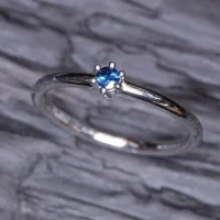 platin-london-blue-topas-klassischer-verlobungsring-handgefertigt-basel